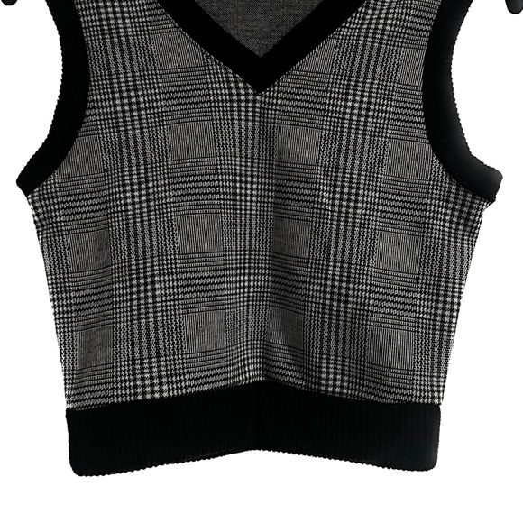 Vest by Hayley June | Top black and white | Sweater Vest - Picture 3 of 6